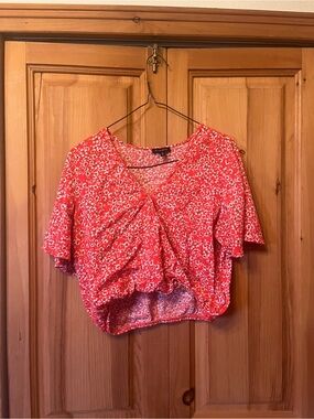 Dynamite Coral Red Floral V-Neck Crop Blouse